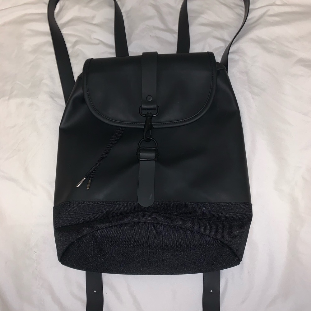 ⭐️SOLD⭐️RAINS Waterproof Drawstring Backpack - Picture 5 of 6